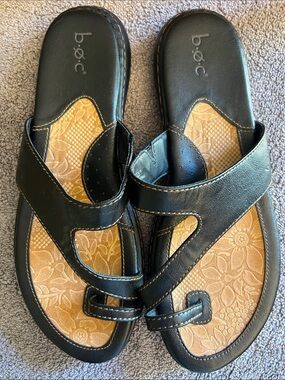 b.o.c. Black and Tan Floral Insole Women's Sandals